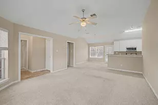 1016 Dawn Ct, Granbury, TX 76048 - Photo 5