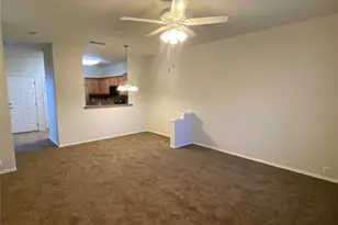 2725 Hyde Park Dr, Grand Prairie, TX 75050 - Photo 3