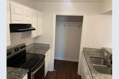 3903 Wanklyn Court, Dallas, TX 75237 - Photo 9