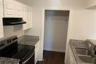 3903 Wanklyn Ct, Dallas, TX 75237 - Photo 9