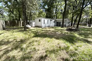 305 Live Oak Ln, Mabank, TX 75156 - Photo 1