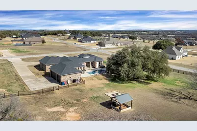 100 Maverick Court, Granbury, TX 76049 - Photo 33
