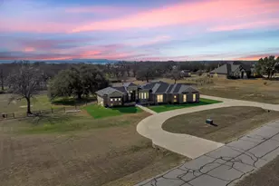 100 Maverick Ct, Granbury, TX 76049 - Photo 3