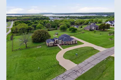 100 Maverick Court, Granbury, TX 76049 - Photo 3