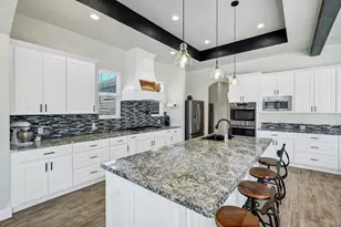100 Maverick Ct, Granbury, TX 76049 - Photo 11