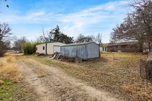 705 Pillar St, Bowie, TX 76230 - Photo 3