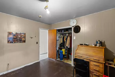 705 Pillar St, Bowie, TX 76230 - Photo 15