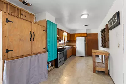 705 Pillar St, Bowie, TX 76230 - Photo 11