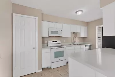 913 W Rochelle Road, Irving, TX 75062 - Photo 13