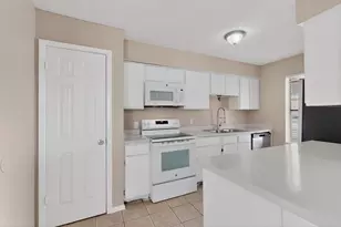 913 W Rochelle Rd, Irving, TX 75062 - Photo 13