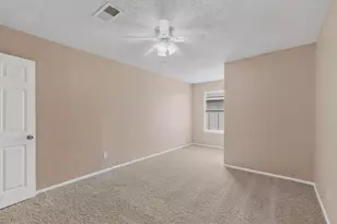 913 W Rochelle Rd, Irving, TX 75062 - Photo 27