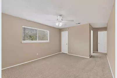913 W Rochelle Road, Irving, TX 75062 - Photo 21