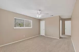 913 W Rochelle Rd, Irving, TX 75062 - Photo 21