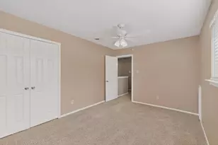 913 W Rochelle Rd, Irving, TX 75062 - Photo 31