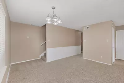 913 W Rochelle Road, Irving, TX 75062 - Photo 9