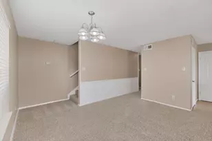 913 W Rochelle Rd, Irving, TX 75062 - Photo 9