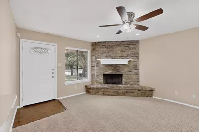 913 W Rochelle Road, Irving, TX 75062 - Photo 9