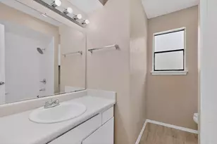 913 W Rochelle Rd, Irving, TX 75062 - Photo 17