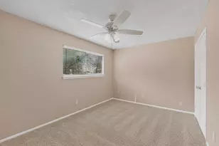 913 W Rochelle Rd, Irving, TX 75062 - Photo 29