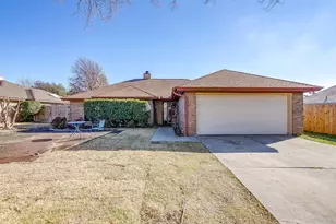 4225 Woodward Ct, Grand Prairie, TX 75052 - Photo 1