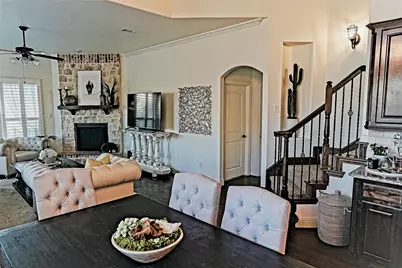 10612 Steinbeck Court, Irving, TX 75063 - Photo 11