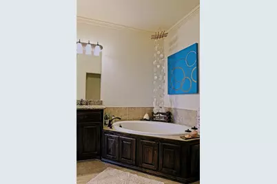 10612 Steinbeck Court, Irving, TX 75063 - Photo 17