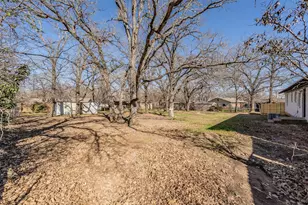 2007 Edgewood Dr, Bridgeport, TX 76426 - Photo 3