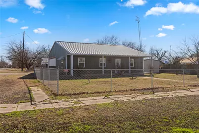 702 Main Street, Windom, TX 75492 - Photo 19
