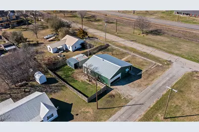 702 Main Street, Windom, TX 75492 - Photo 27