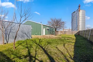 702 Main St, Windom, TX 75492 - Photo 25