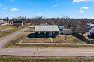 702 Main St, Windom, TX 75492 - Photo 23