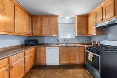 702 Main Street, Windom, TX 75492 - Photo 3