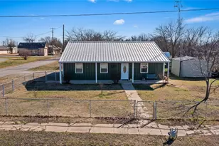 702 Main St, Windom, TX 75492 - Photo 17