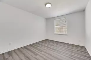 812 Isla Verde Plaza, Dallas, TX 75211 - Photo 11