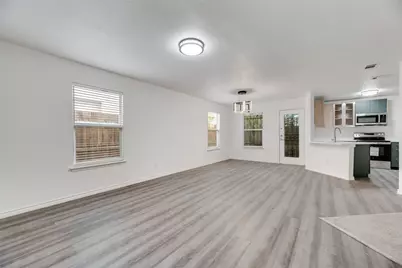 812 Isla Verde Plaza, Dallas, TX 75211 - Photo 3