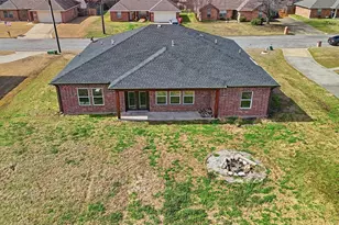 2204 Albert Broadfoot St, Bonham, TX 75418 - Photo 31