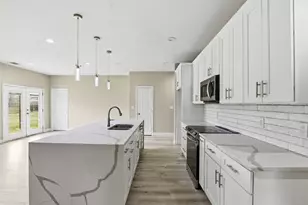 2204 Albert Broadfoot St, Bonham, TX 75418 - Photo 9