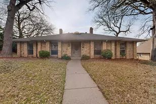 2712 Lincoln Dr, Arlington, TX 76006 - Photo 1