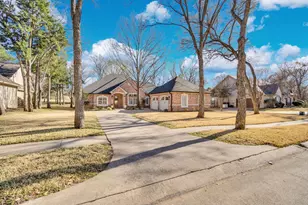 1309 Oak Crk Dr, Ennis, TX 75119 - Photo 3