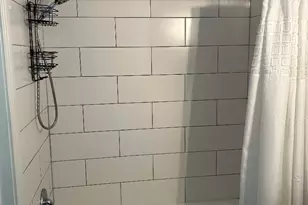 718 Turner St, Cleburne, TX 76033 - Photo 9