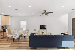 521 York St, Athens, TX 75751 - Photo 7