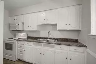 313 NW Jayellen Ave, Burleson, TX 76028 - Photo 13