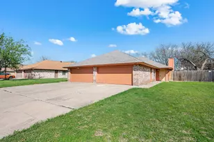 6630 Parkview Ln, North Richland Hills, TX 76182 - Photo 7