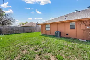 6630 Parkview Ln, North Richland Hills, TX 76182 - Photo 23