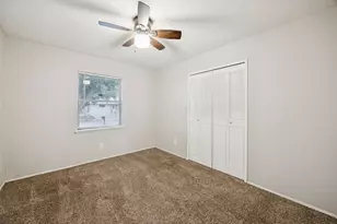 317 E Grenoble Dr, Grand Prairie, TX 75052 - Photo 15