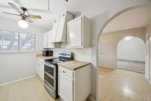 317 E Grenoble Dr, Grand Prairie, TX 75052 - Photo 9