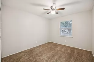 317 E Grenoble Dr, Grand Prairie, TX 75052 - Photo 19