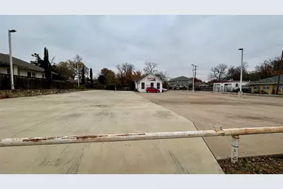 2945 Hemphill Street, Fort Worth, TX 76110 - Photo 5