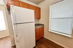 333 Ware Dr, Grand Prairie, TX 75051 - Photo 9