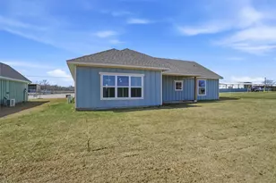 307 Railroad Ave, Sanger, TX 76266 - Photo 25